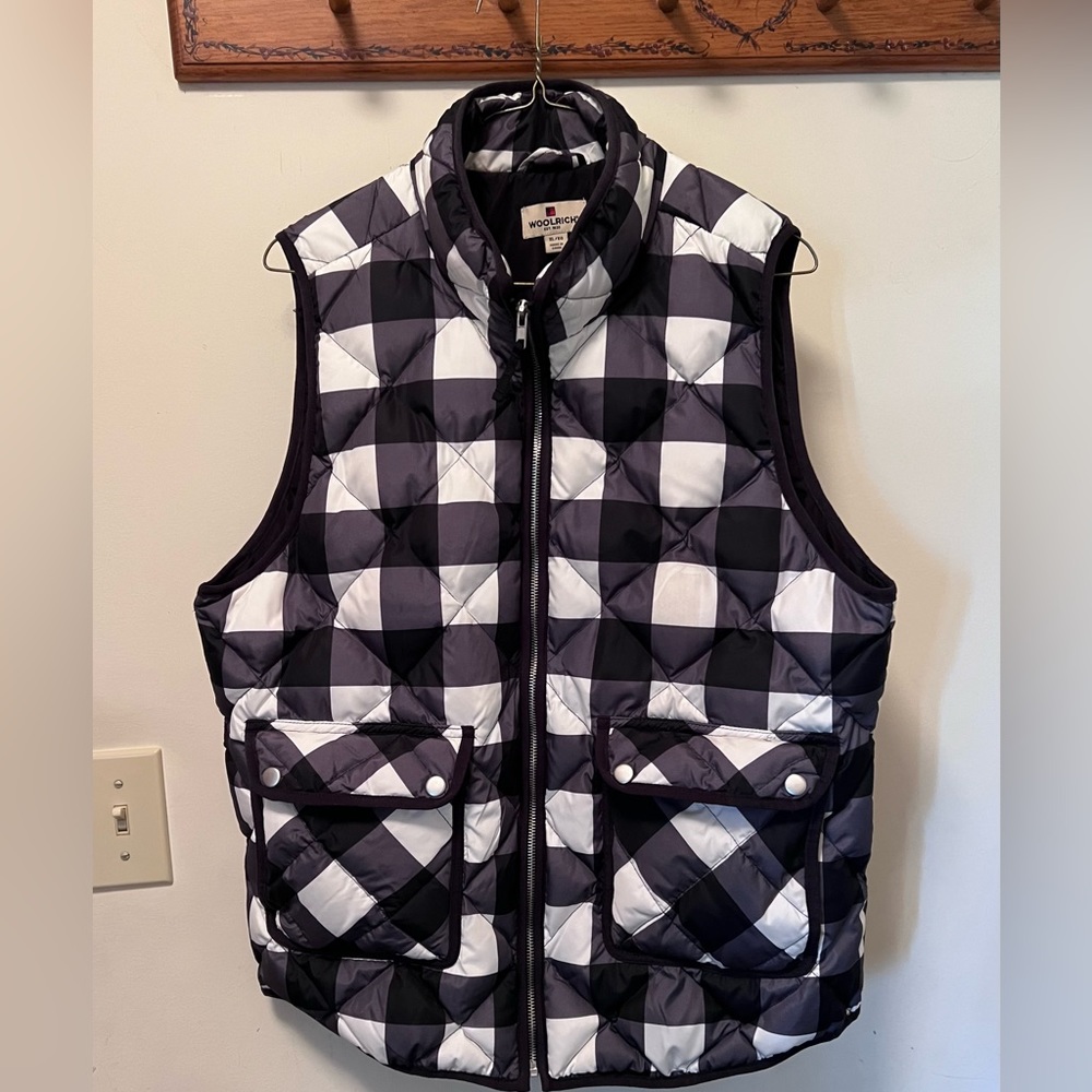 Women’s XL Woolrich black and white check puffy vest